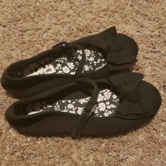 Shoes - Picture 2 of 3